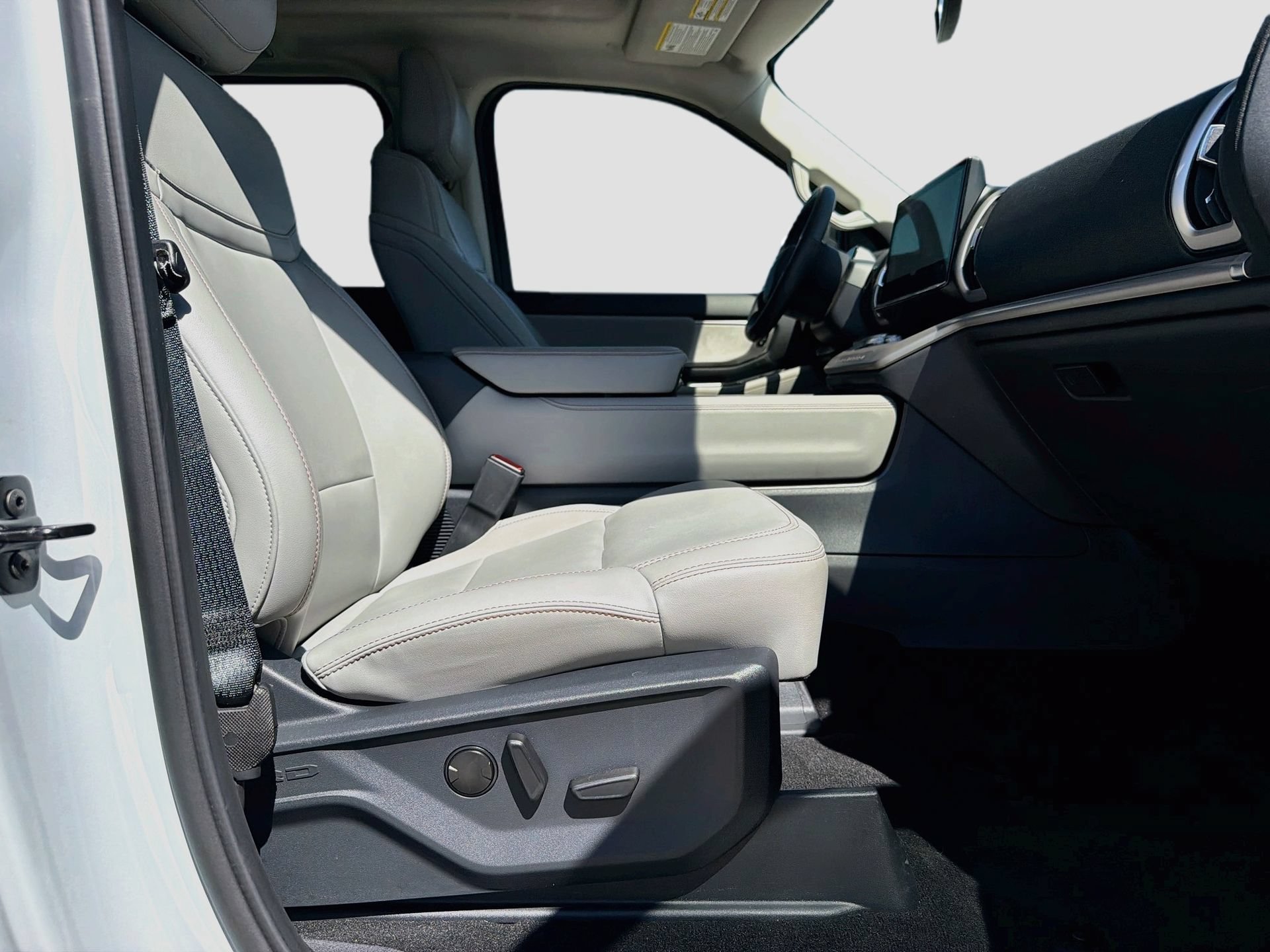 Certified 2025 Ford Expedition Active RWD image 31
