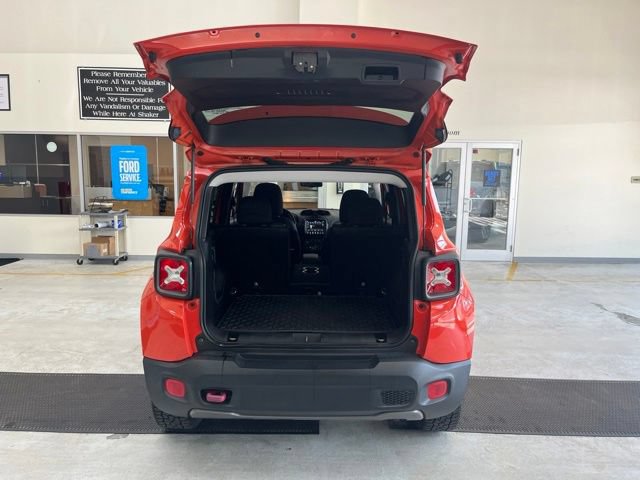 Used 2018 Jeep Renegade Trailhawk w/ UConnect 8.4 Nav Group AWD/4WD image 18