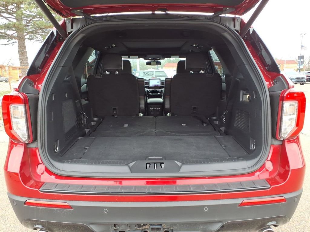 Certified 2024 Ford Explorer ST-Line w/ Class IV Trailer Tow Package image 10