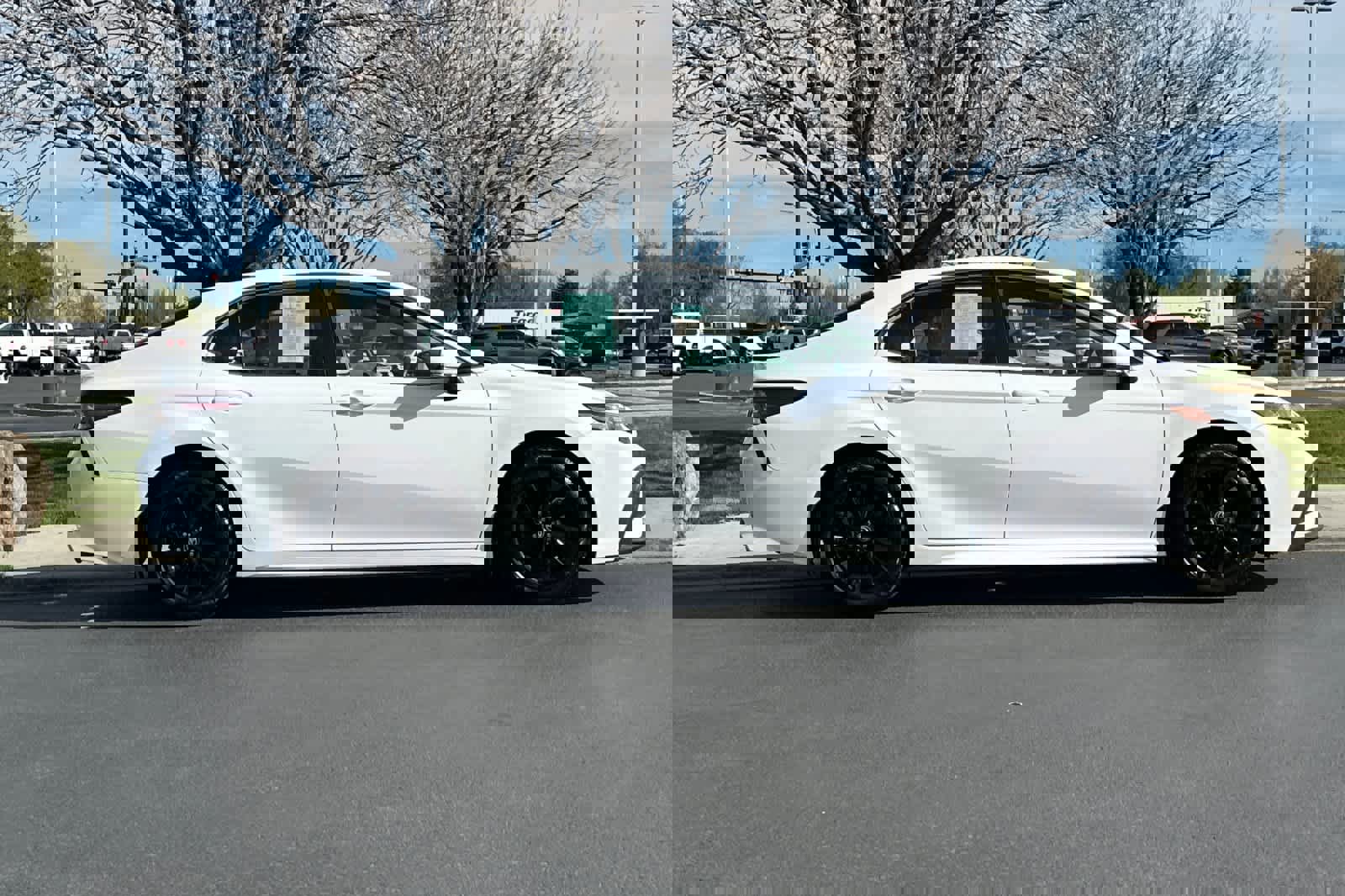 Used 2024 Toyota Camry SE FWD image 6