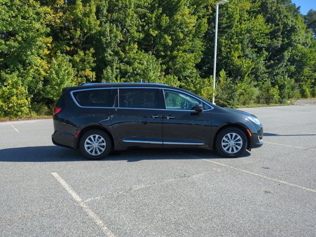 Used 2019 Chrysler Pacifica Touring-L FWD image 3