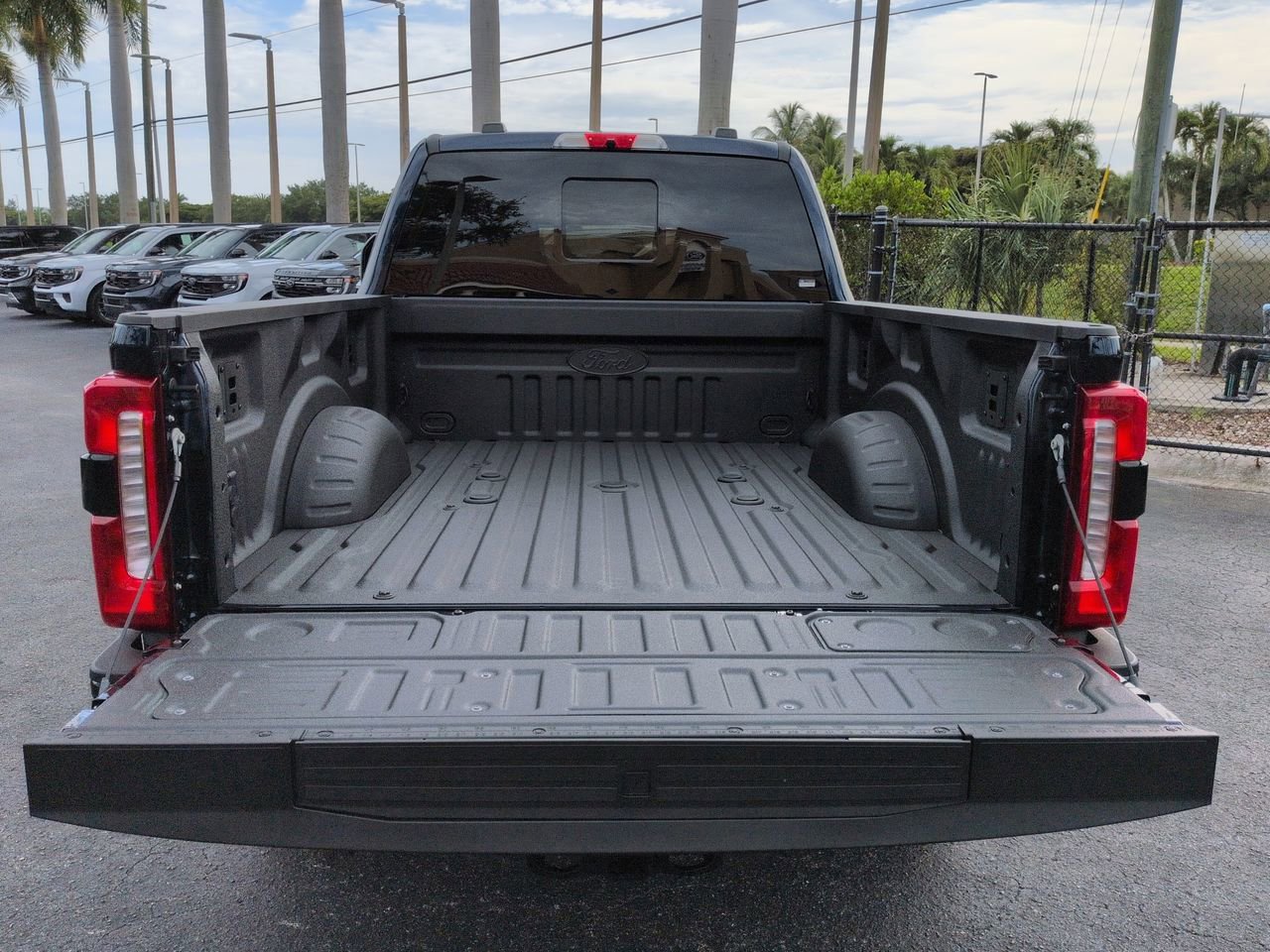 Certified 2025 Ford F250 Lariat w/ Lariat Ultimate Package AWD/4WD image 12
