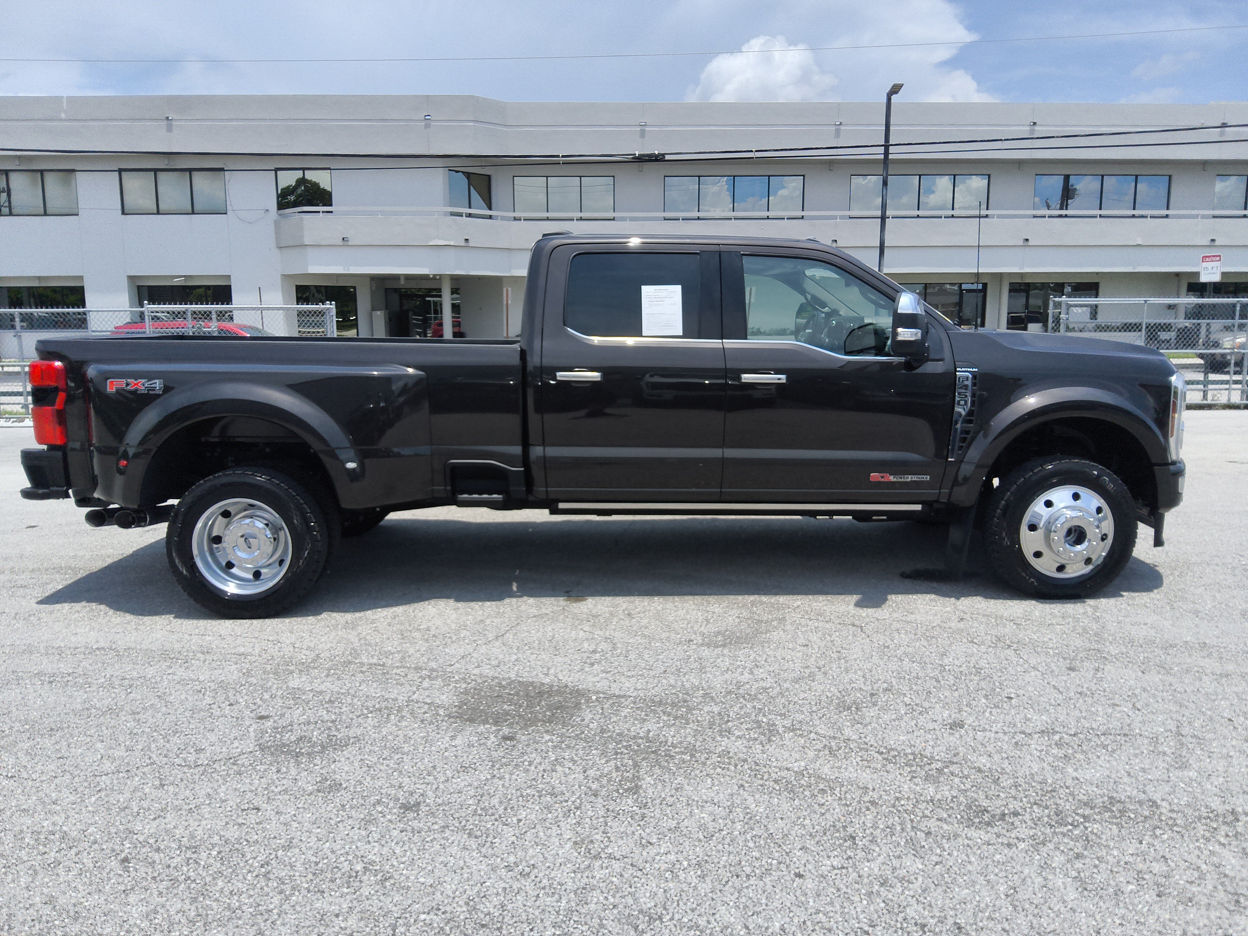 Certified 2025 Ford F450 Platinum w/ Platinum Plus Package AWD/4WD image 6