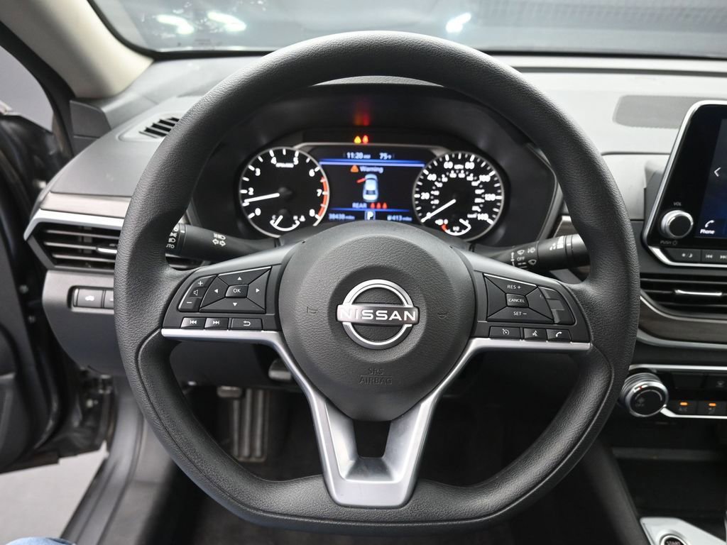 Used 2025 Nissan Altima 2.5 SV FWD image 30