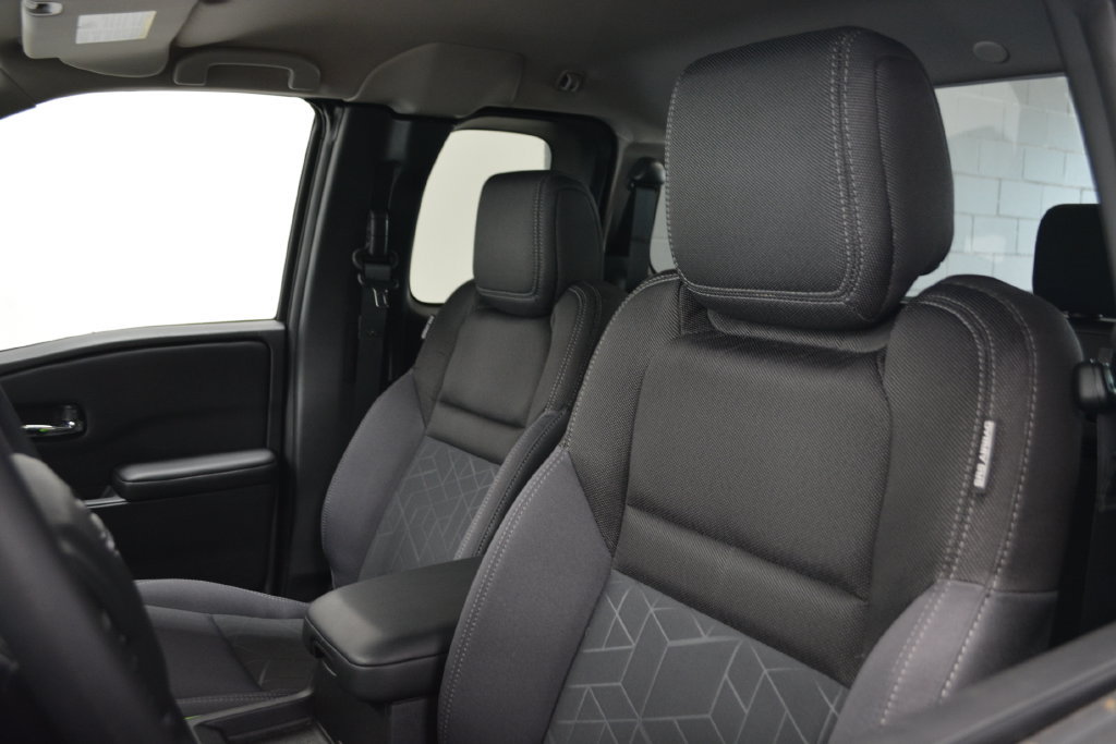 Used 2025 Nissan Frontier SV AWD/4WD image 9