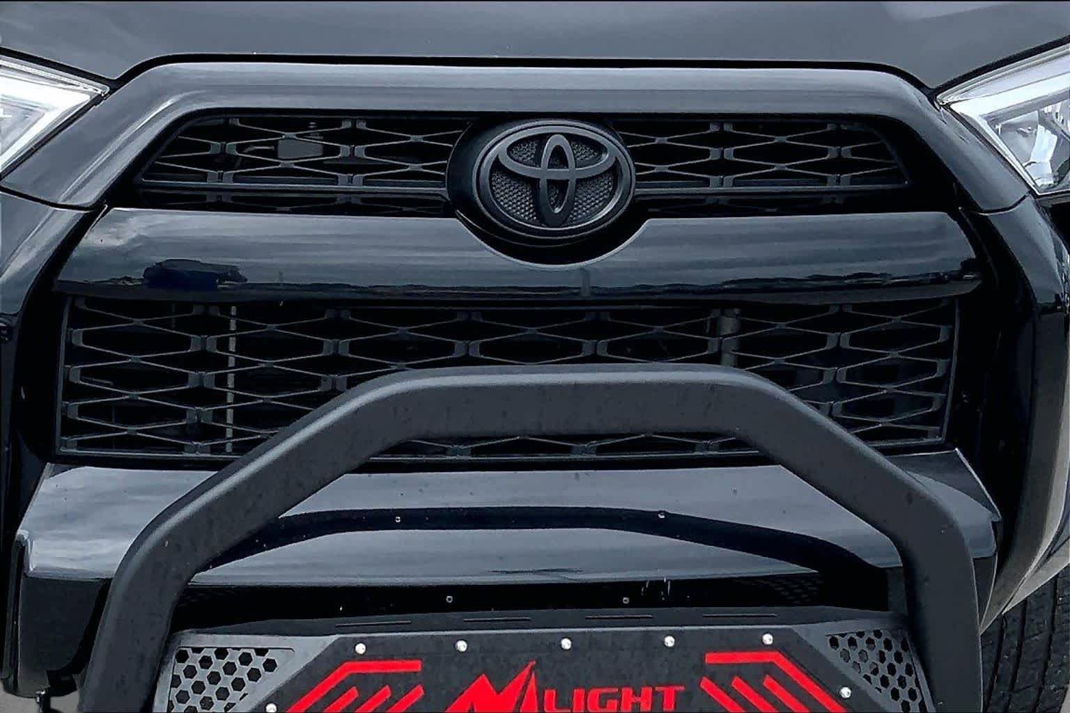 Used 2019 Toyota 4Runner SR5 AWD/4WD image 29