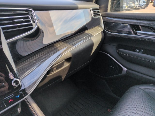 Used 2022 Jeep Wagoneer Series III AWD/4WD image 55