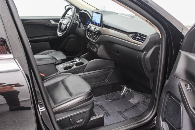 Certified 2020 Ford Escape Titanium w/ Titanium Premium Package 2.0 AWD/4WD image 18