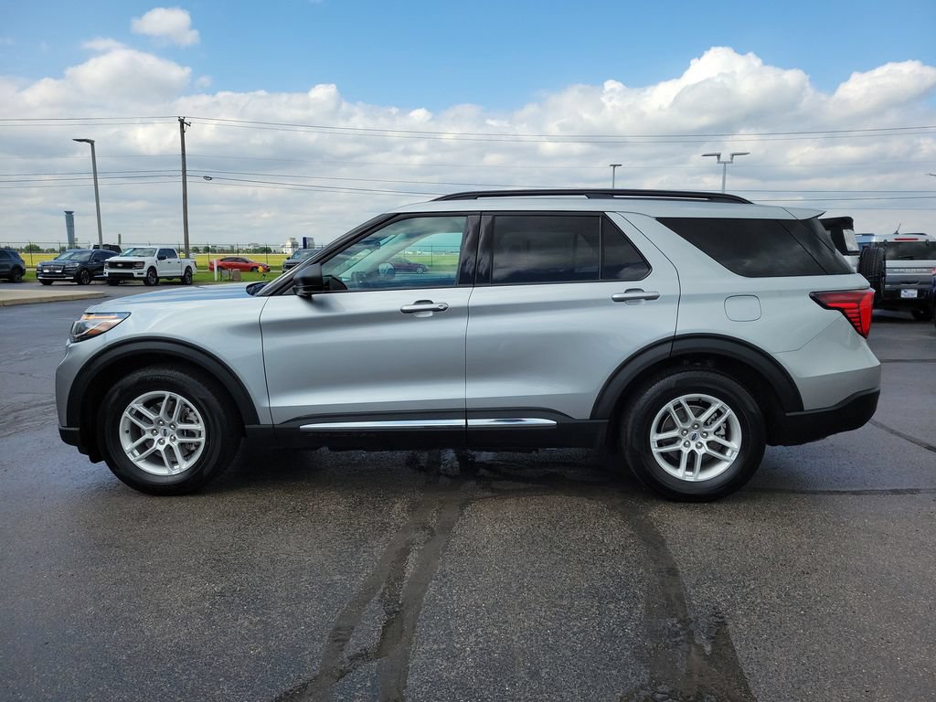 Certified 2025 Ford Explorer Active RWD image 7