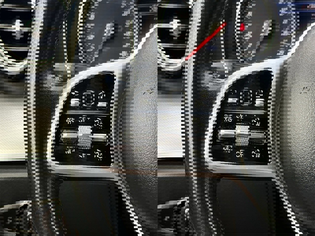 Used 2019 Mercedes-Benz E 300 w/ AMG Line Exterior image 13