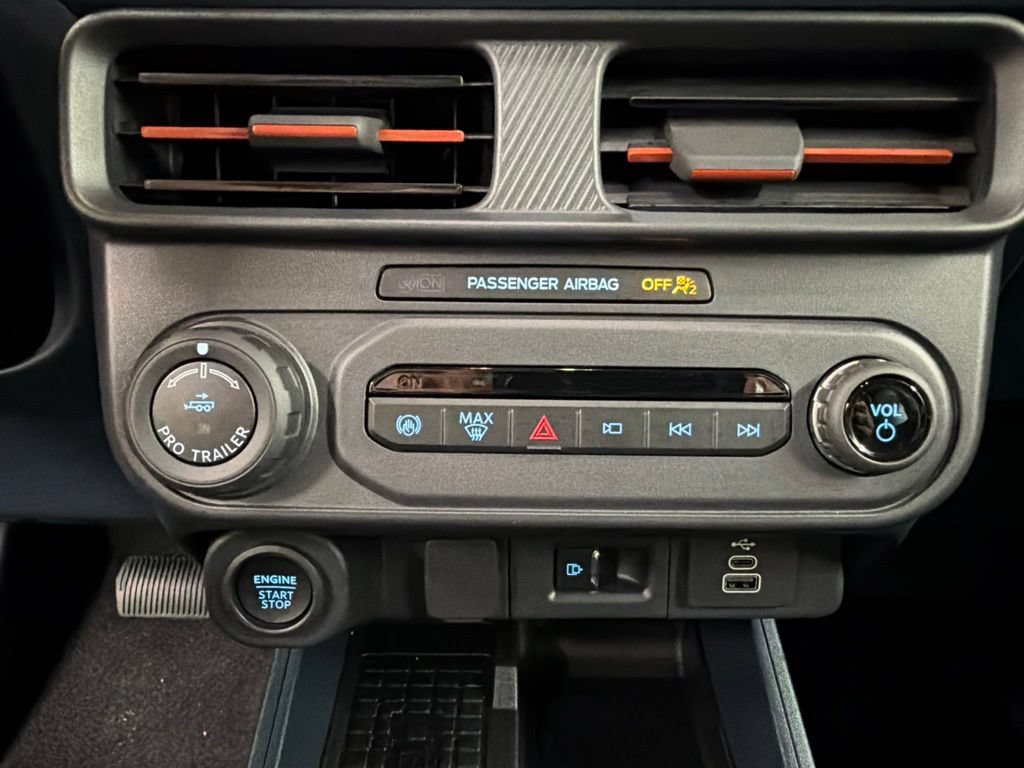 Certified 2025 Ford Maverick Lariat w/ 4K Tow Package AWD/4WD image 14