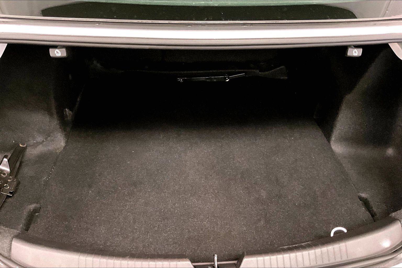 Used 2017 Chevrolet Malibu LT image 33