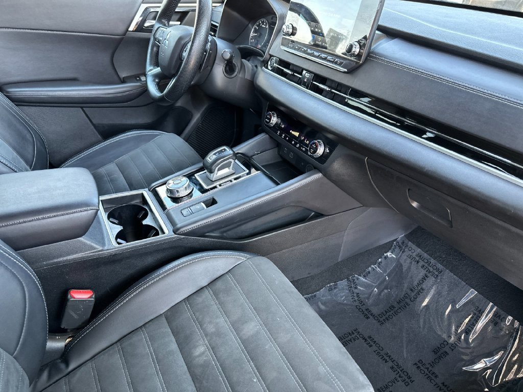 Used 2024 Mitsubishi Outlander SE AWD/4WD image 16