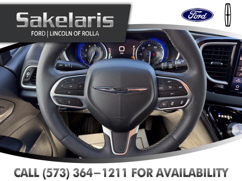 Used 2025 Chrysler Pacifica Select FWD image 15