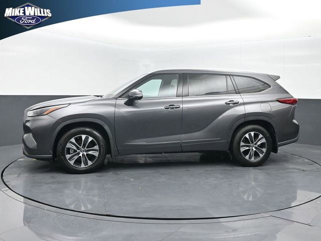 Used 2022 Toyota Highlander XLE FWD image 4