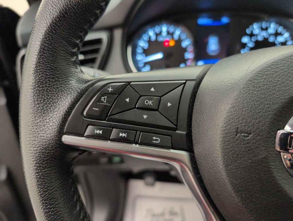 Used 2020 Nissan Rogue SV image 39