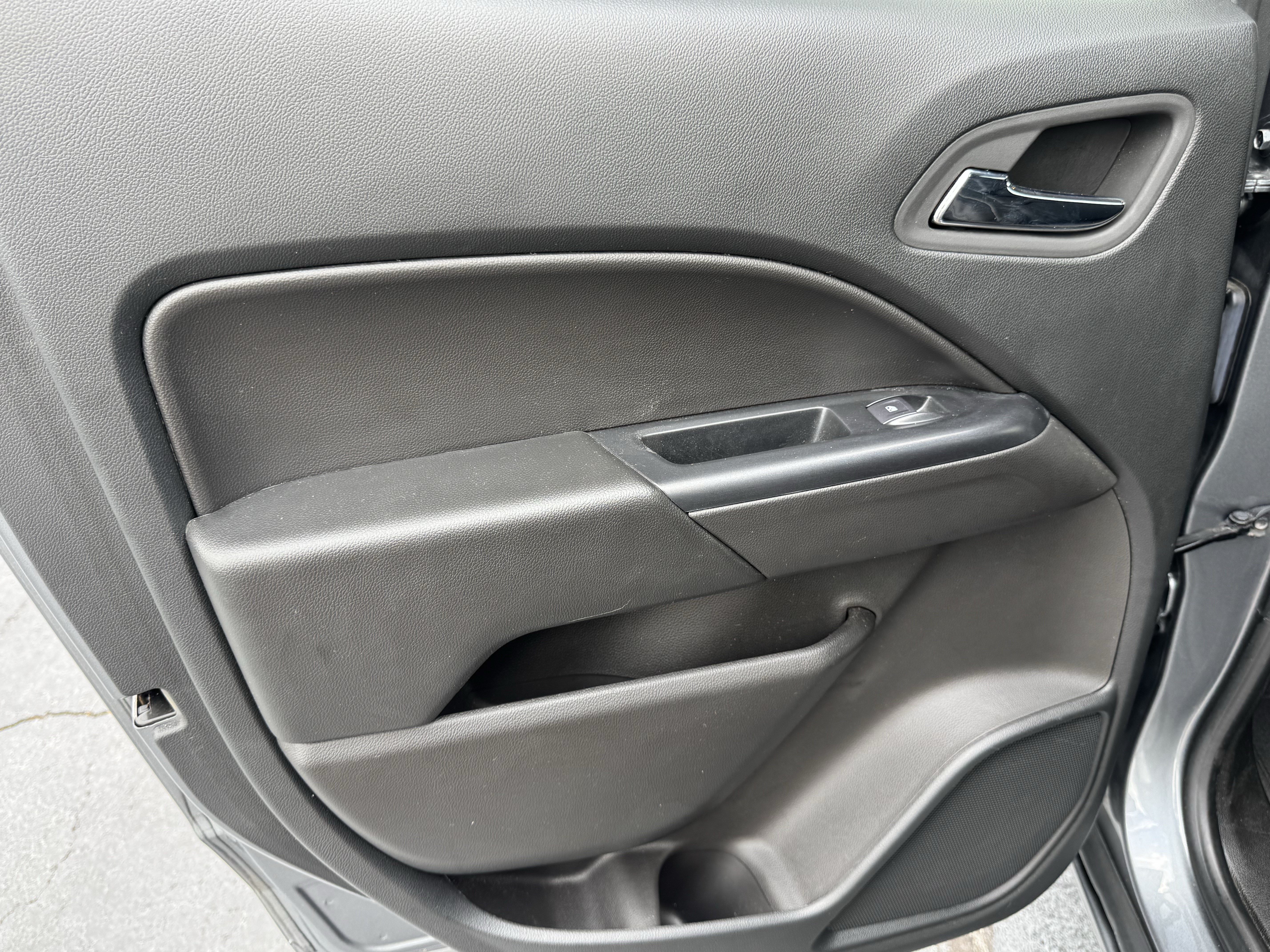 Used 2022 Chevrolet Colorado LT w/ Luxury Package RWD image 22