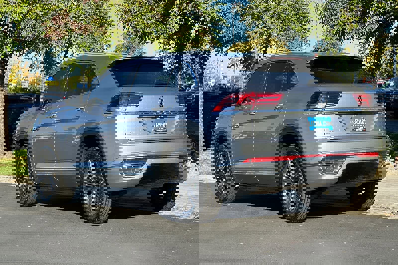 Used 2022 Volkswagen Atlas Cross Sport SEL R-Line image 3