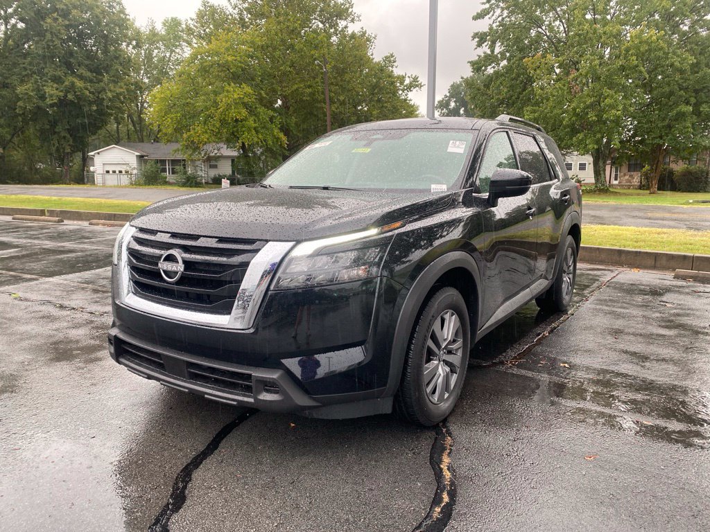 Used 2025 Nissan Pathfinder SV FWD image 3