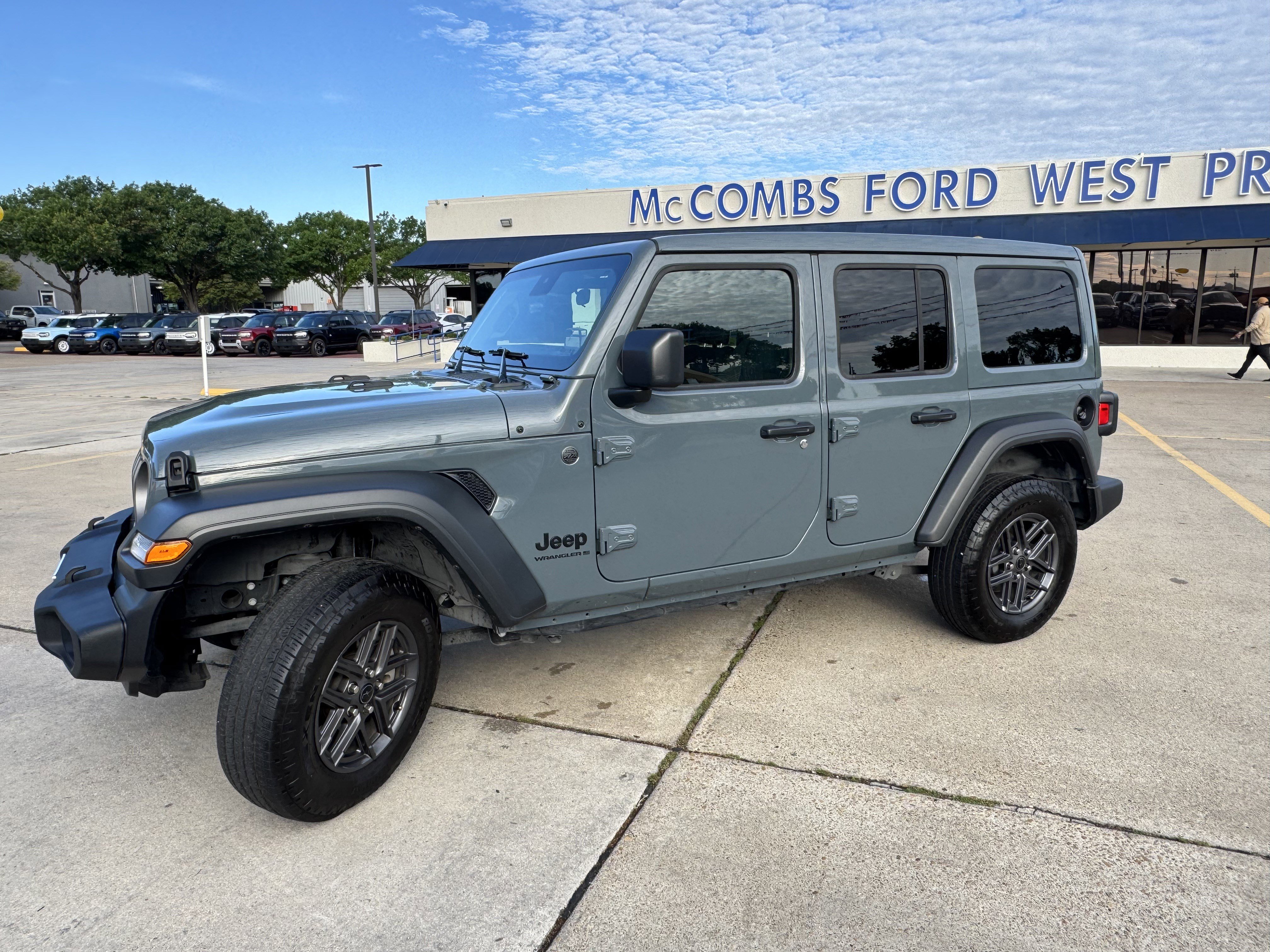 Used 2025 Jeep Wrangler Sport S image 12