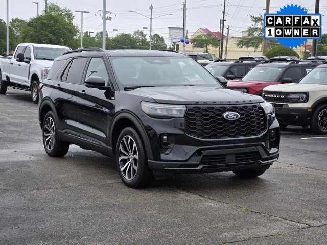 Certified 2025 Ford Explorer ST-Line AWD/4WD image 3