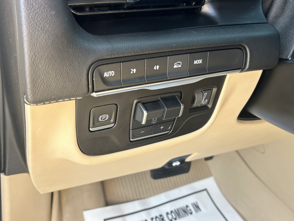 Used 2023 Cadillac Escalade Premium Luxury w/ Performance Package AWD/4WD image 29