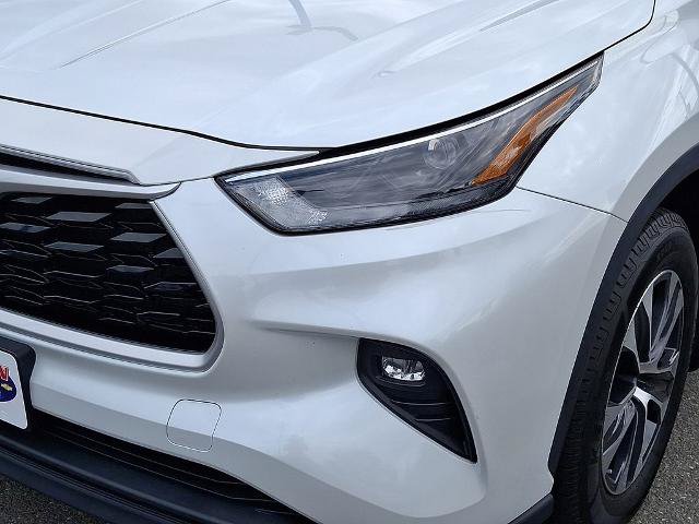 Used 2022 Toyota Highlander XLE AWD/4WD image 9
