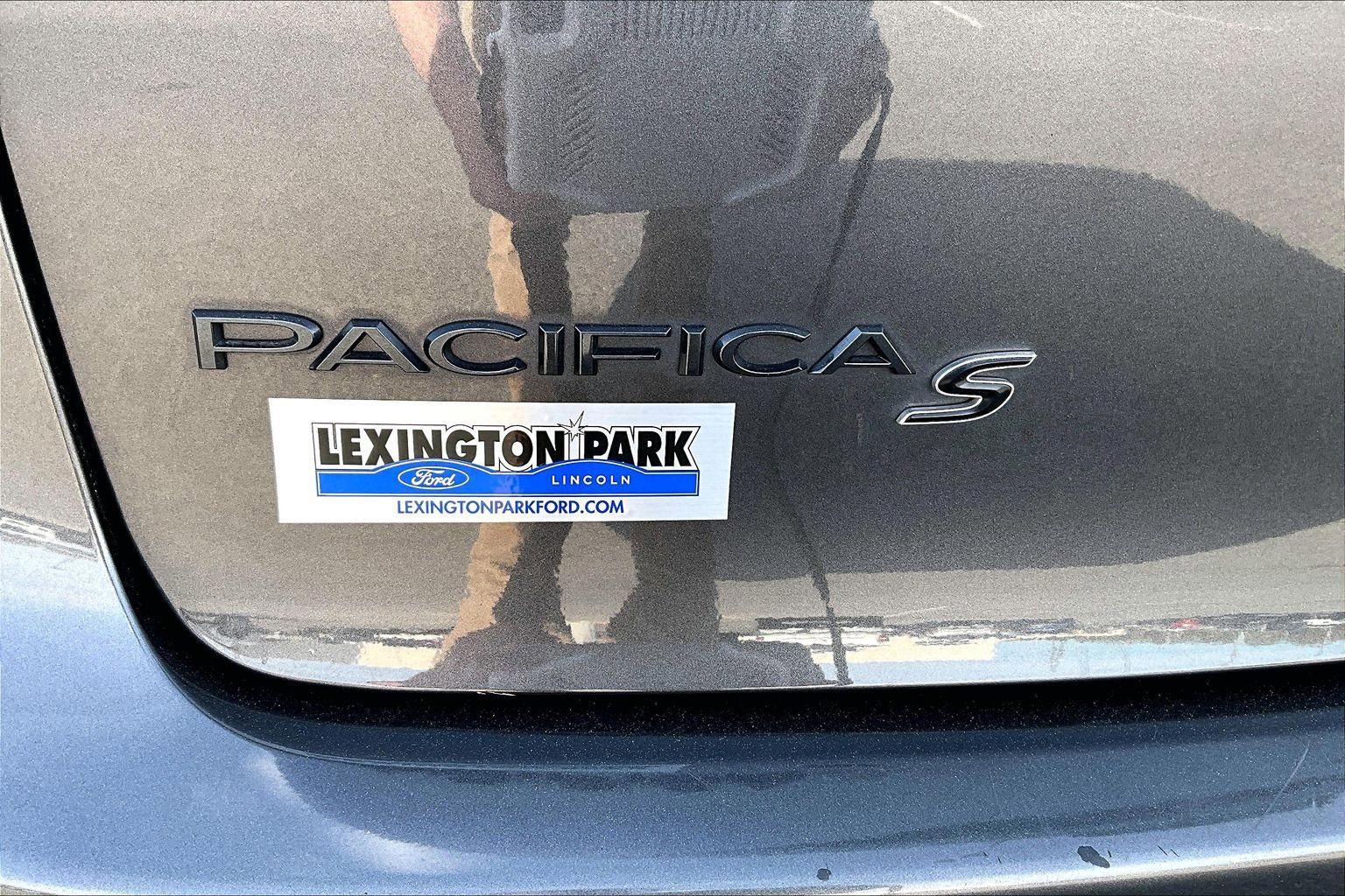 Used 2019 Chrysler Pacifica Touring-L Plus w/ Advanced Safetytec Group FWD image 24