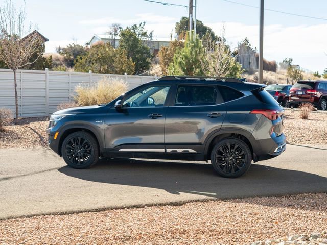 Used 2022 Kia Seltos Nightfall Edition image 9