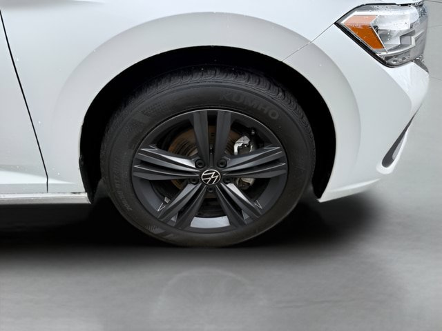 Used 2024 Volkswagen Jetta SE w/ Panoramic Sunroof Package FWD image 31