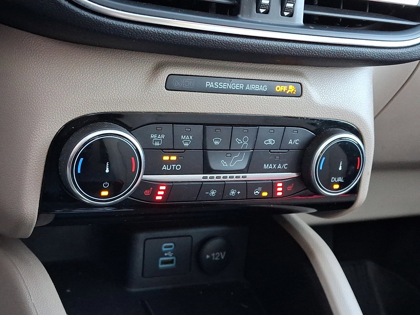 Certified 2022 Ford Escape Titanium w/ Class II Trailer Tow Package image 19