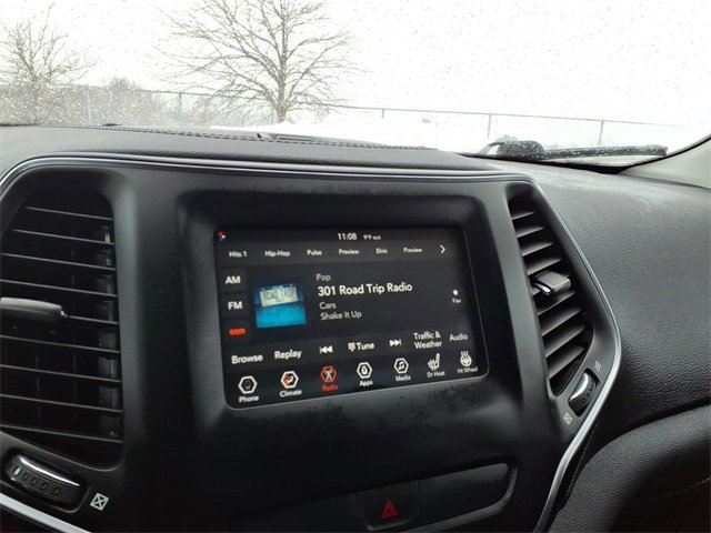 Used 2019 Jeep Cherokee Latitude w/ Cold Weather Group image 18