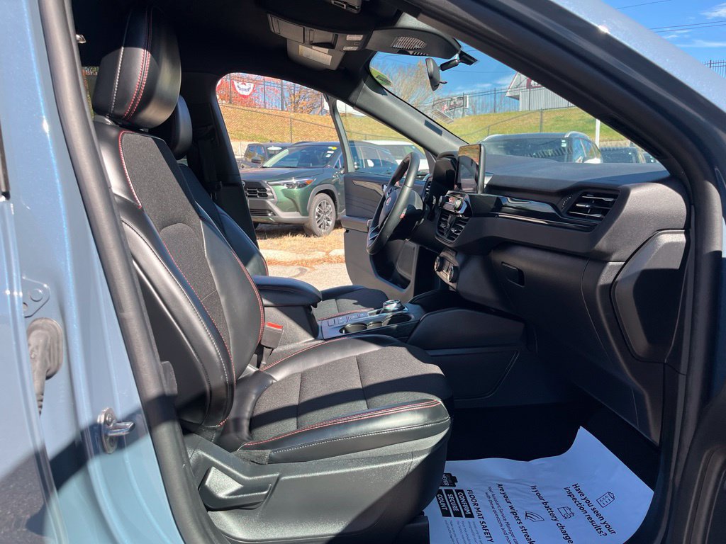 Certified 2025 Ford Escape ST-Line Select AWD/4WD image 16