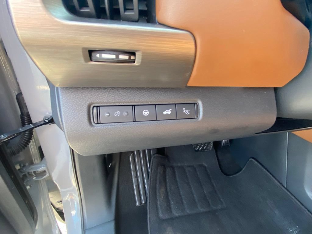 Used 2023 Nissan Pathfinder Platinum FWD image 12