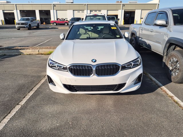 Used 2024 BMW 330i xDrive Sedan w/ Premium Package AWD/4WD image 4