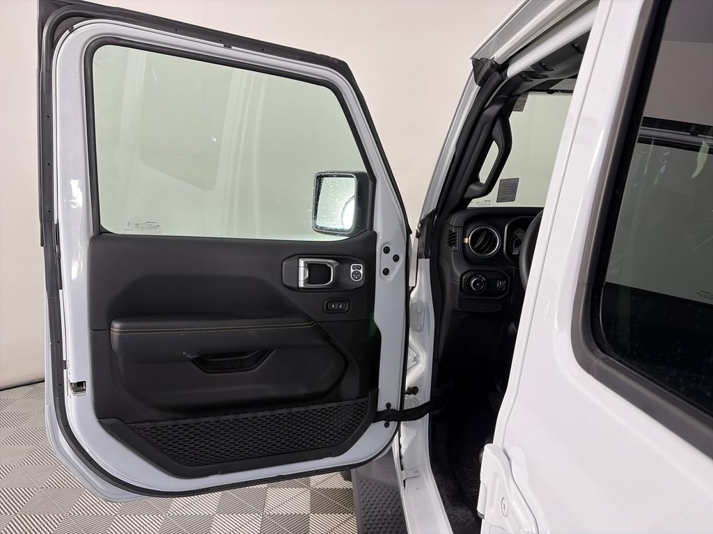Used 2024 Jeep Wrangler Unlimited Sahara AWD/4WD image 10