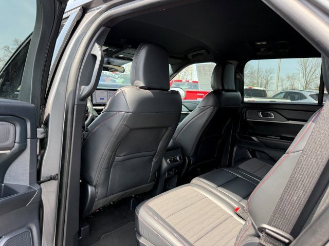 Certified 2025 Ford Explorer ST-Line w/ ST-Line Street Pack image 17