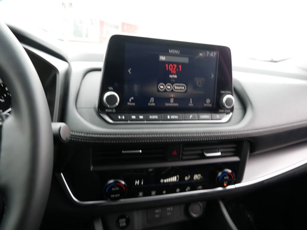 Used 2025 Nissan Rogue SV AWD/4WD image 22