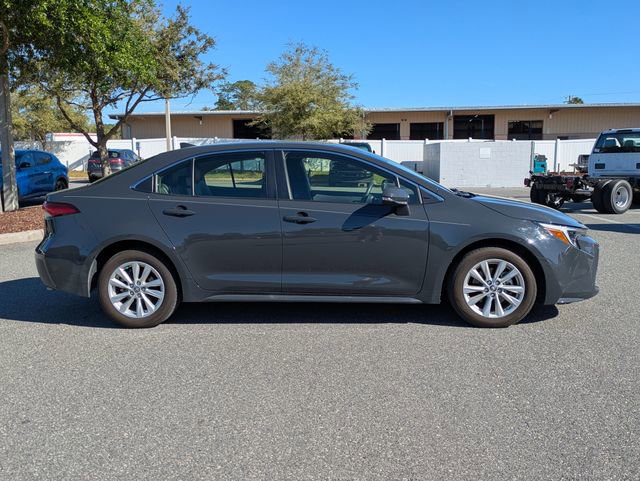 Used 2024 Toyota Corolla SE image 2