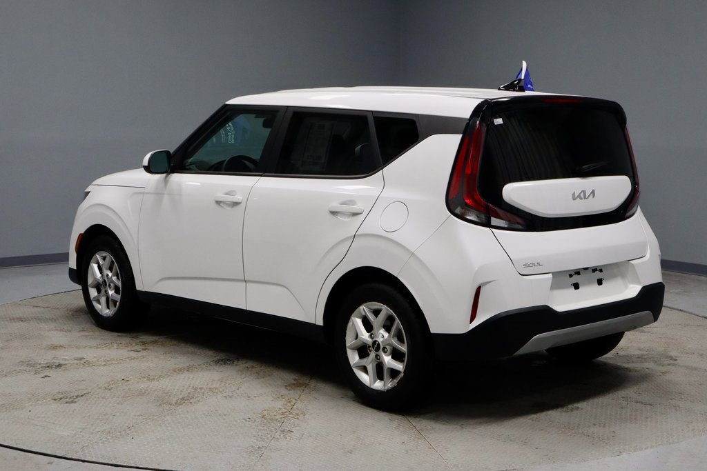 Used 2025 Kia Soul LX w/ LX Technology Package image 9