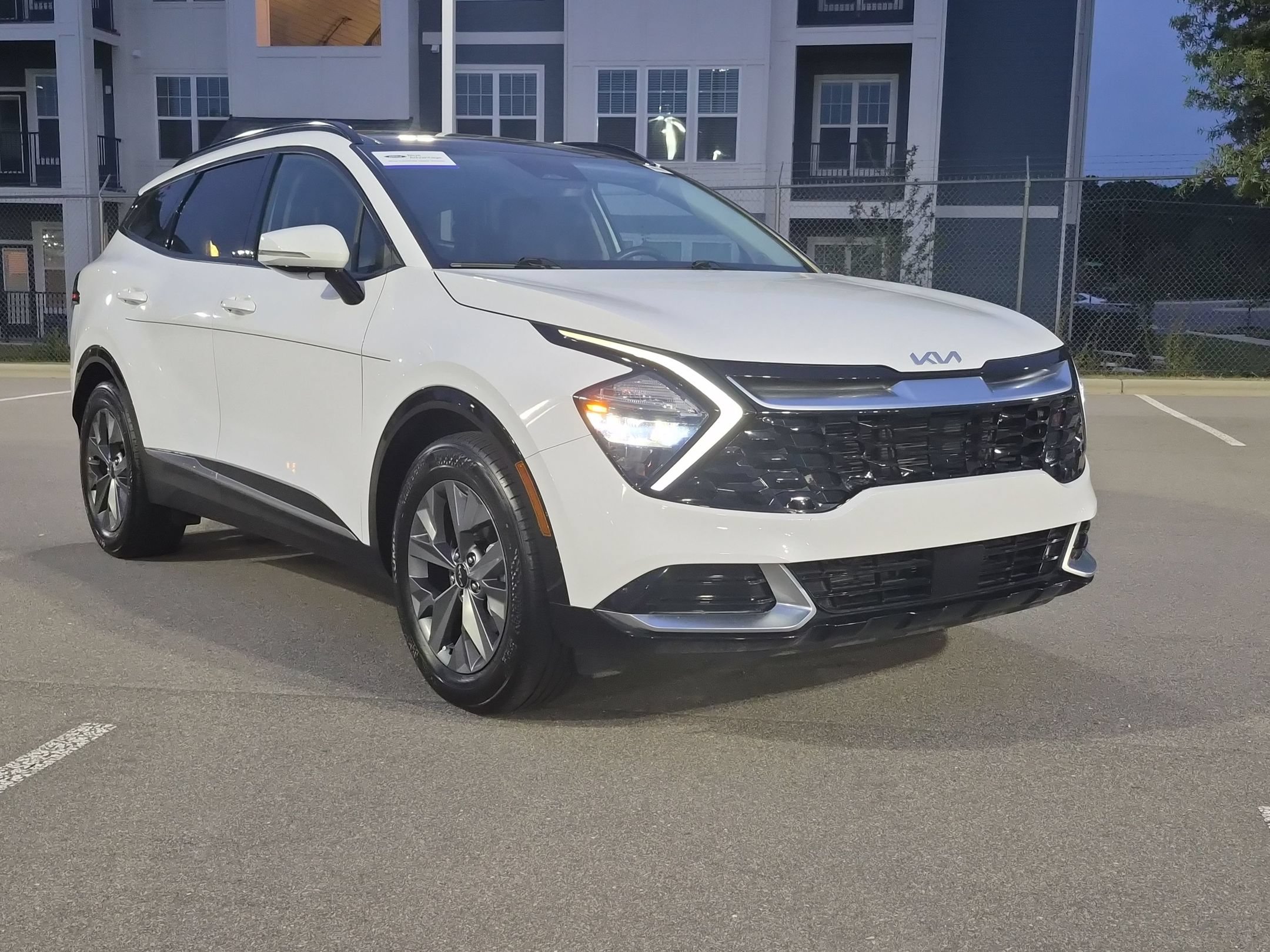 Used 2023 Kia Sportage SX FWD image 1