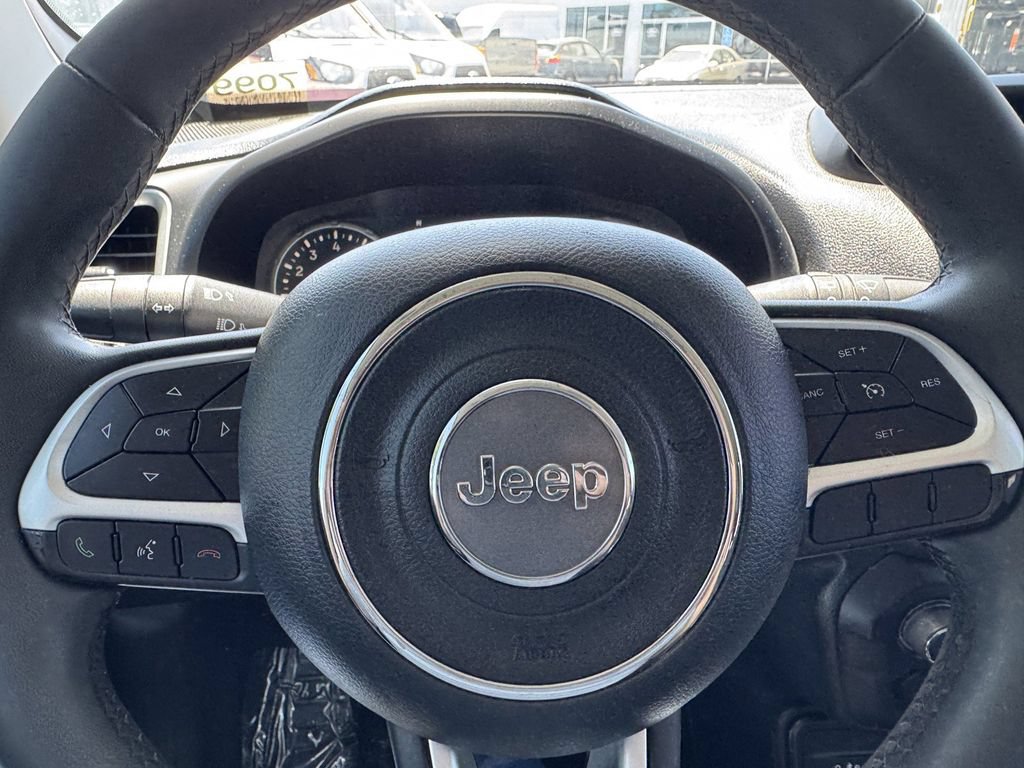 Used 2019 Jeep Renegade Latitude AWD/4WD image 22