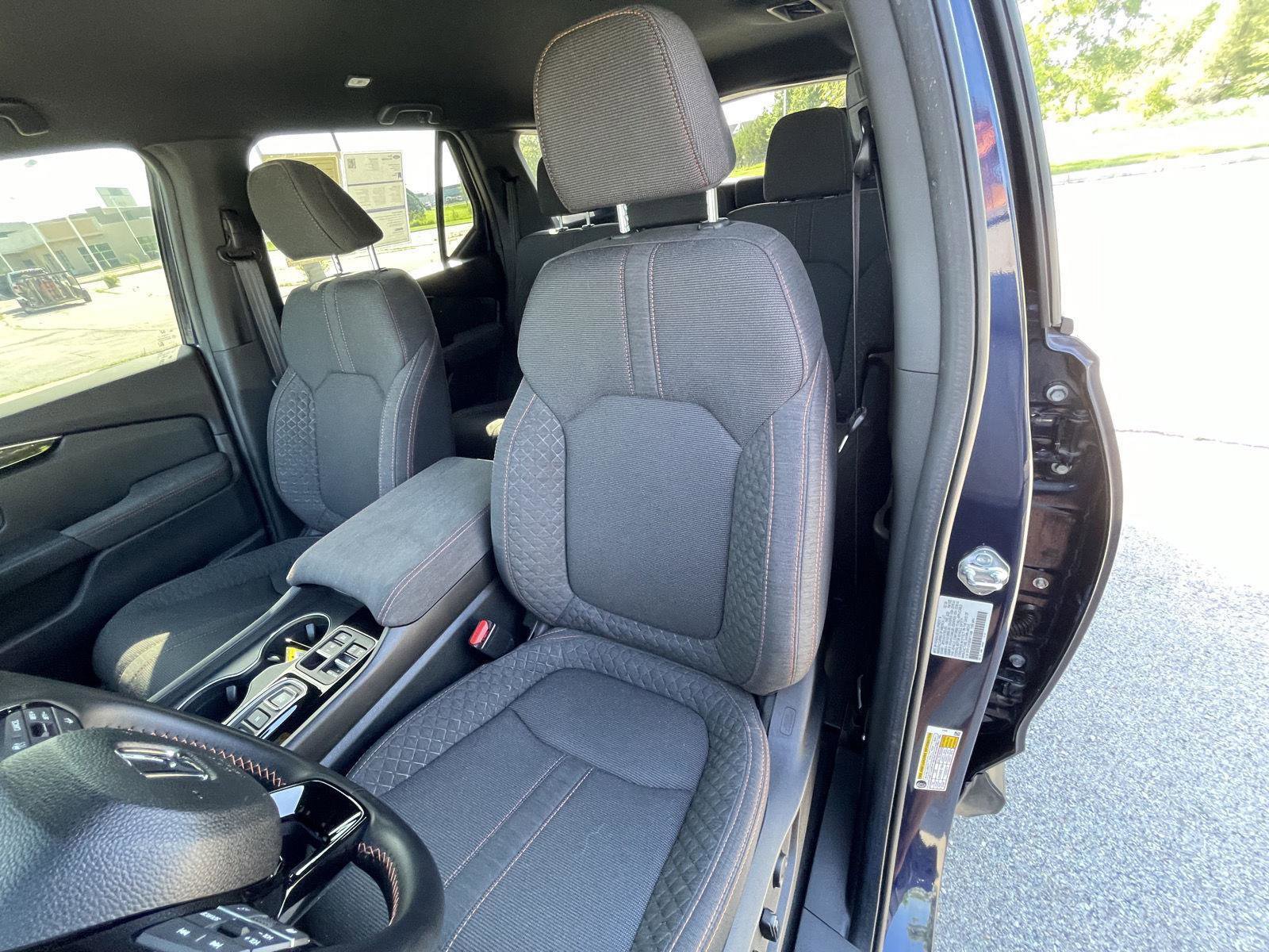 Used 2025 Honda Pilot Sport image 18