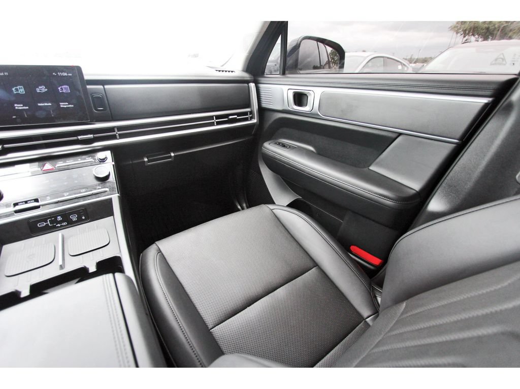 Used 2025 Hyundai Santa Fe SEL FWD image 12