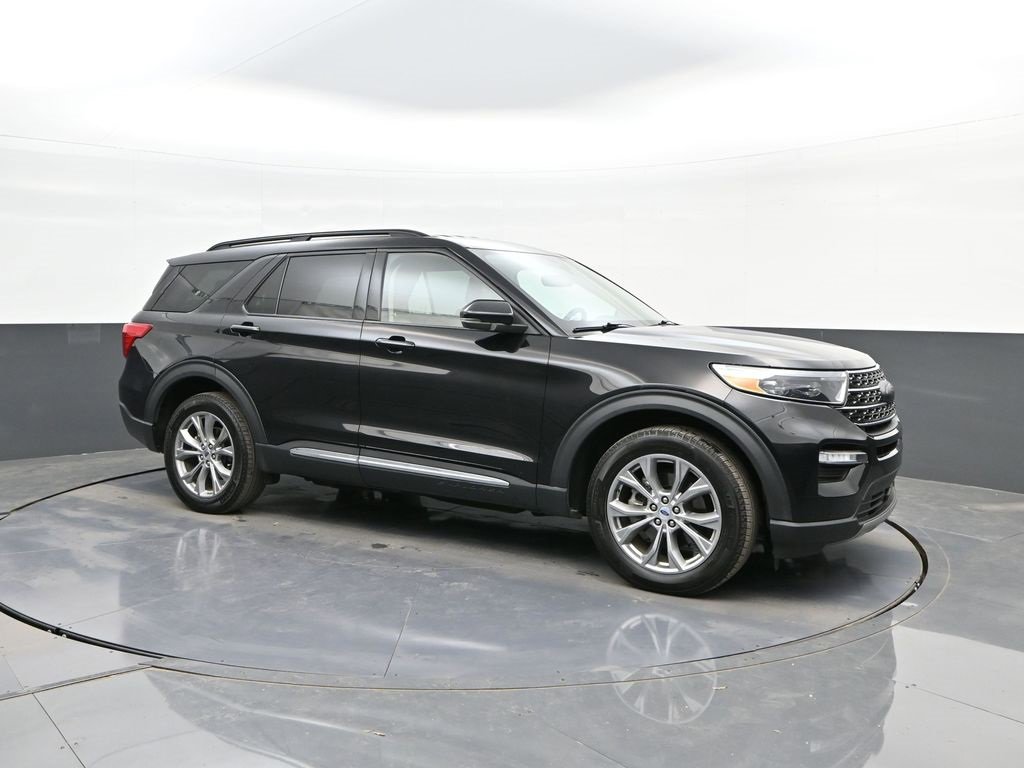 Certified 2022 Ford Explorer XLT w/ Equipment Group 202A image 17