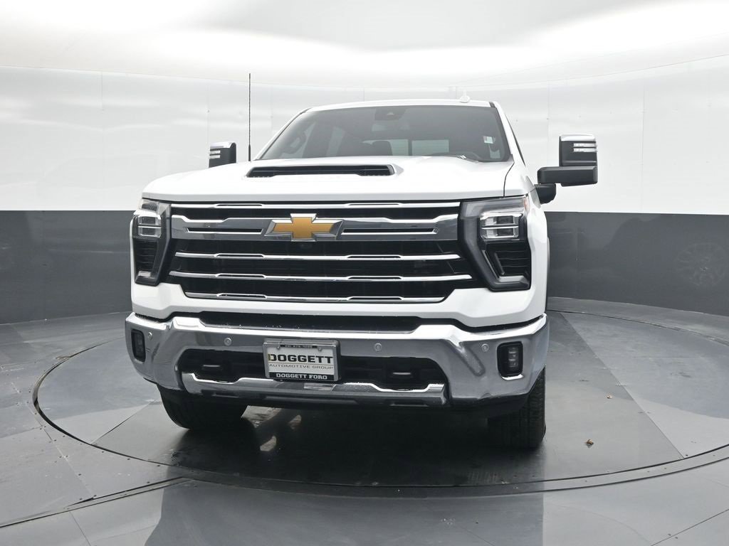 Used 2025 Chevrolet Silverado 3500 LTZ w/ LTZ Convenience Package image 5