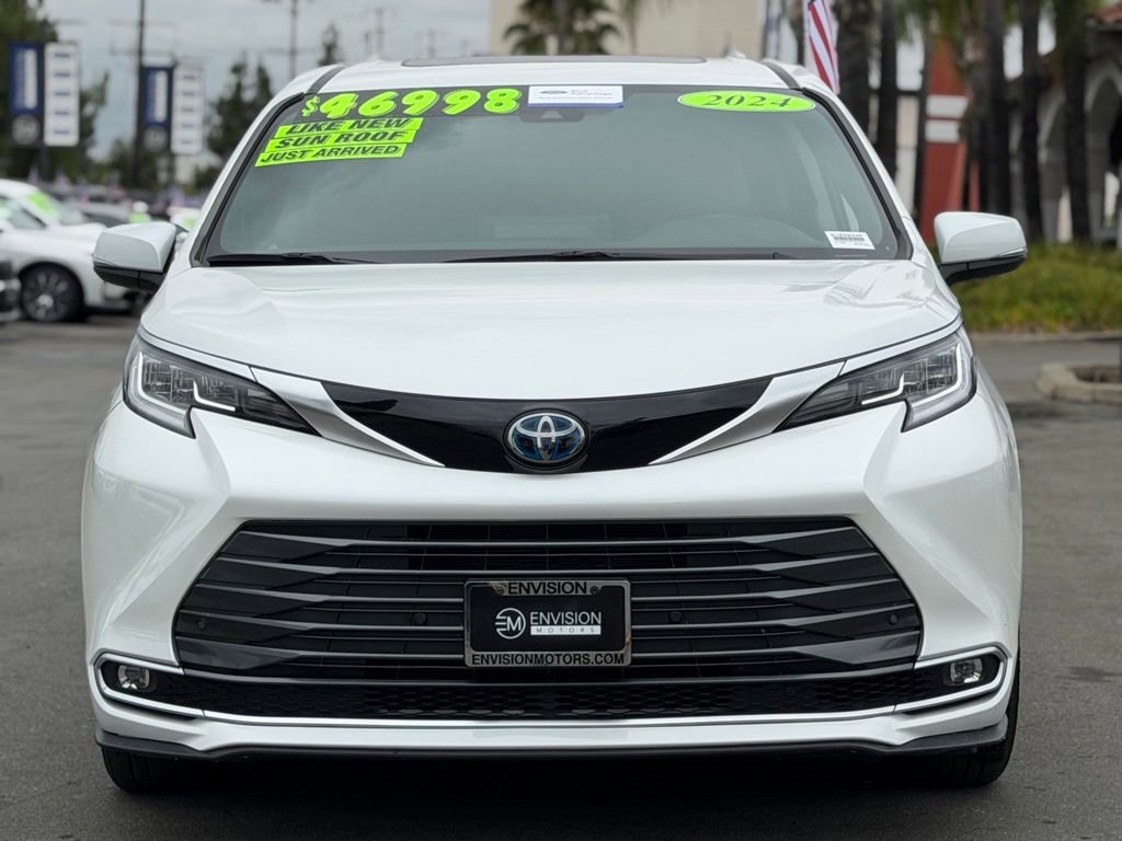 Used 2024 Toyota Sienna Limited FWD image 5