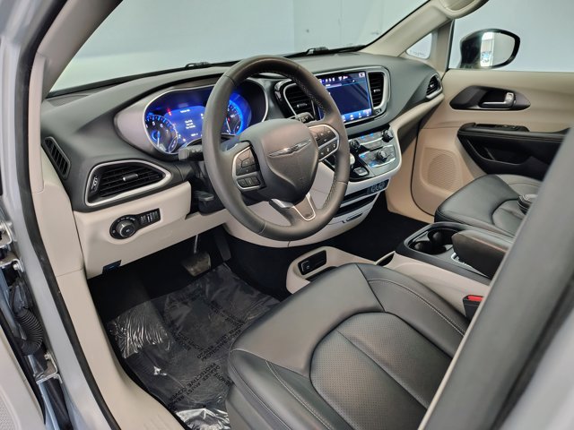 Used 2024 Chrysler Pacifica Touring-L FWD image 38