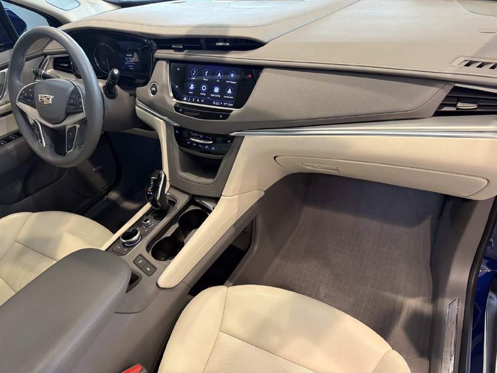 Used 2025 Cadillac XT5 Premium Luxury FWD image 16