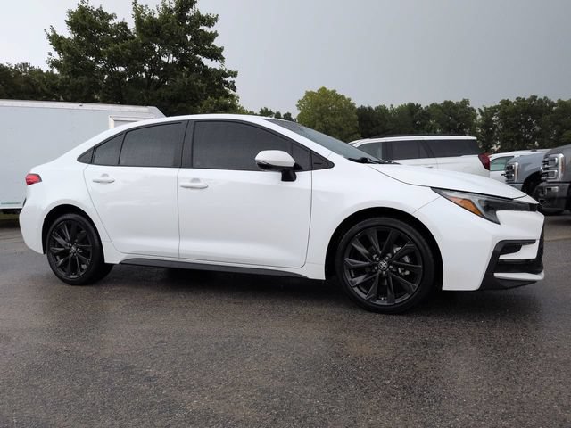 Used 2023 Toyota Corolla SE FWD image 2